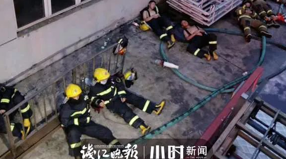 徹夜奮戰！消防機器人參與浙江杭州一汽配廠地下倉庫滅火救援
